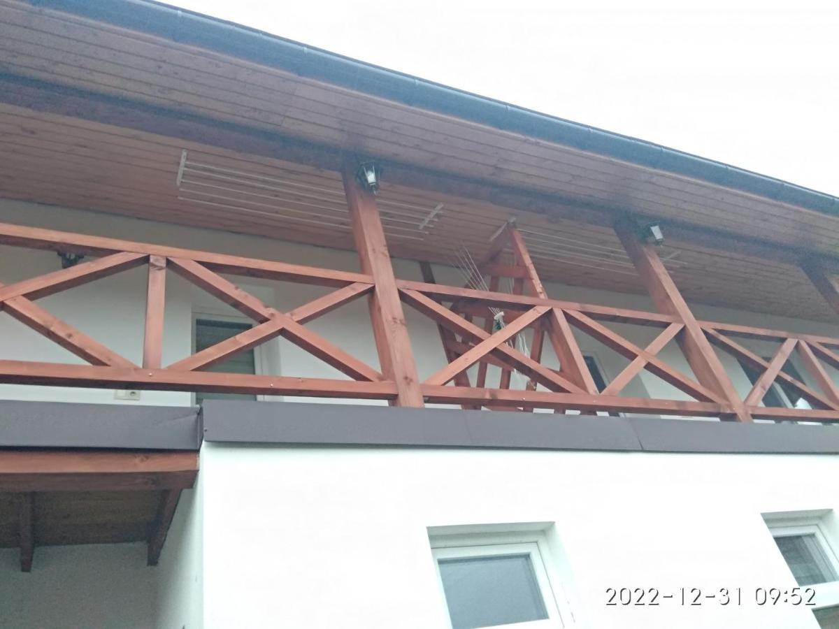 Nestg Guest House Pilipets Dış mekan fotoğraf